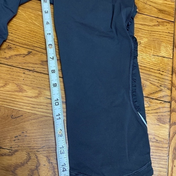 lululemon Fast Free Cropped Capri Leggings Mesh Black/Silver Size 4. - Picture 3 of 8